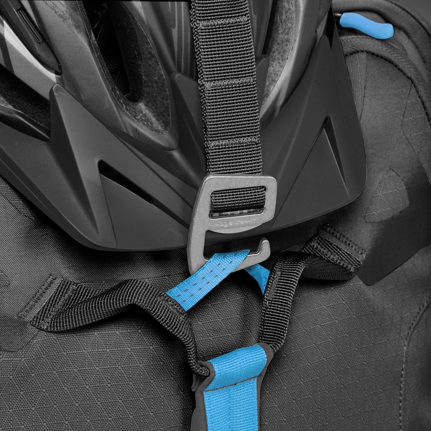 Eagle Creek Gear Warrior Carry Luggage Softside 2-Wheel Rolling Suitcase, Black 5 Eagle Creek Gear Warrior Carry Luggage Softside 2-Wheel Rolling Suitcase, Black - Image 5